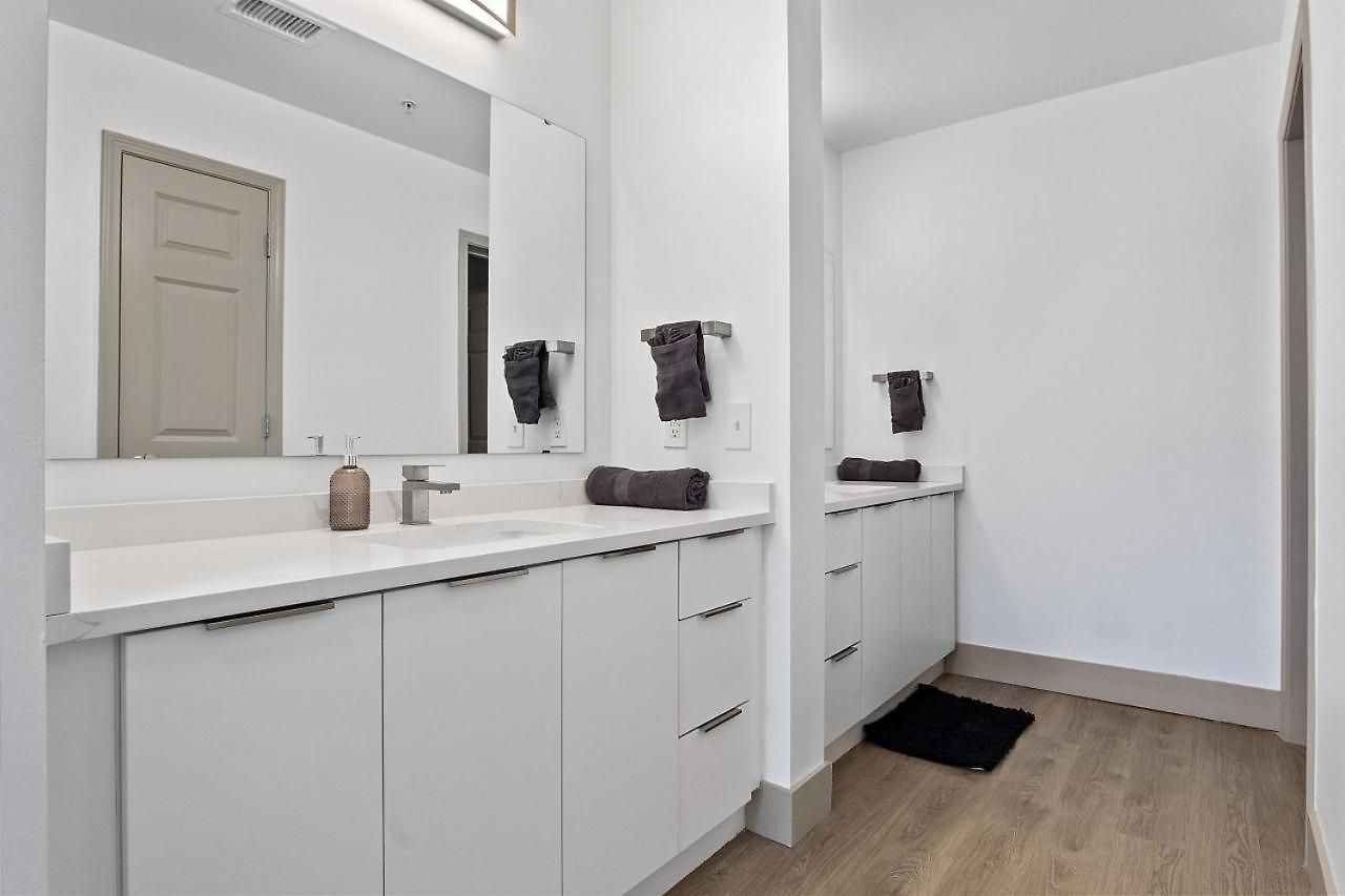 Carolina Cove - Free Parking, Spacious, Views Charlotte