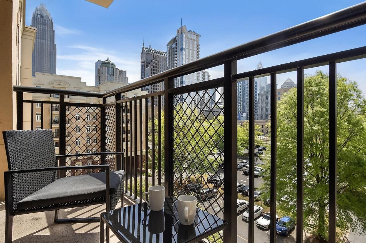 Carolina Cove - Free Parking, Spacious, Views * Charlotte