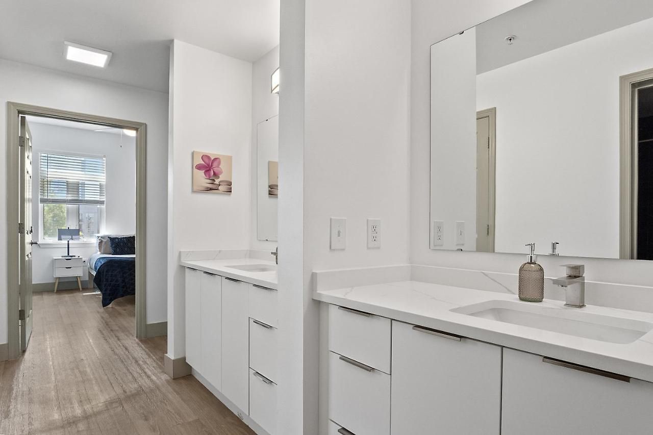 Carolina Cove - Free Parking, Spacious, Views Apartment
