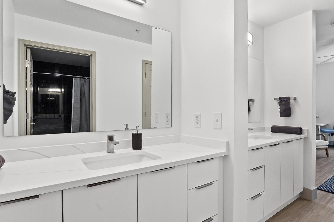 Carolina Cove - Free Parking, Spacious, Views * Charlotte