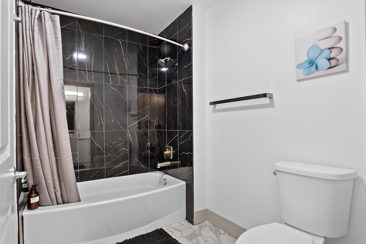 Carolina Cove - Free Parking, Spacious, Views * Charlotte