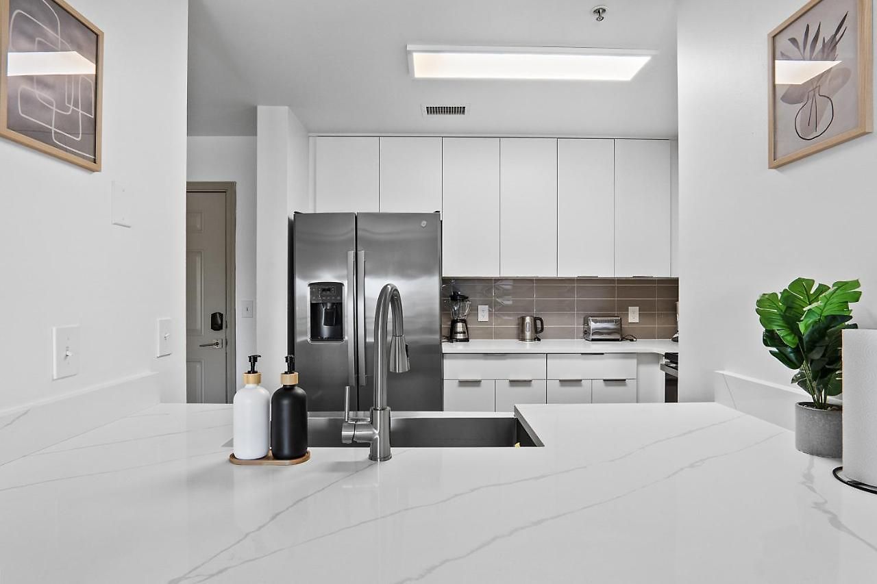 Carolina Cove - Free Parking, Spacious, Views Apartment