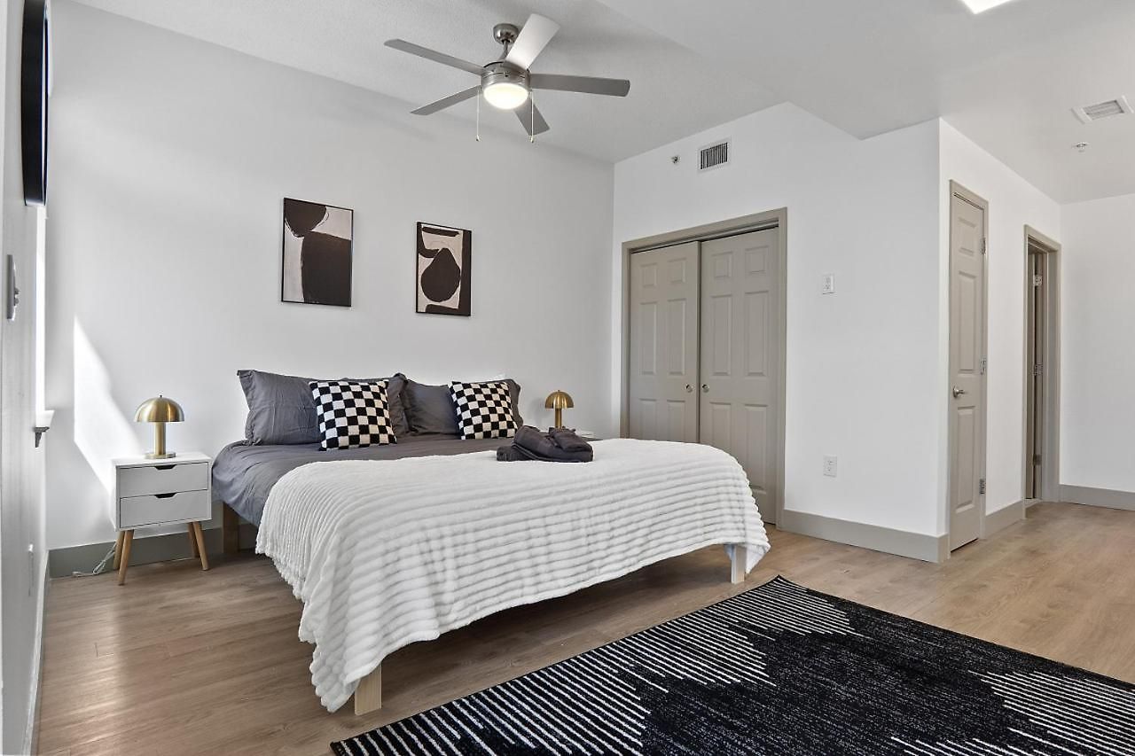 Carolina Cove - Free Parking, Spacious, Views Charlotte