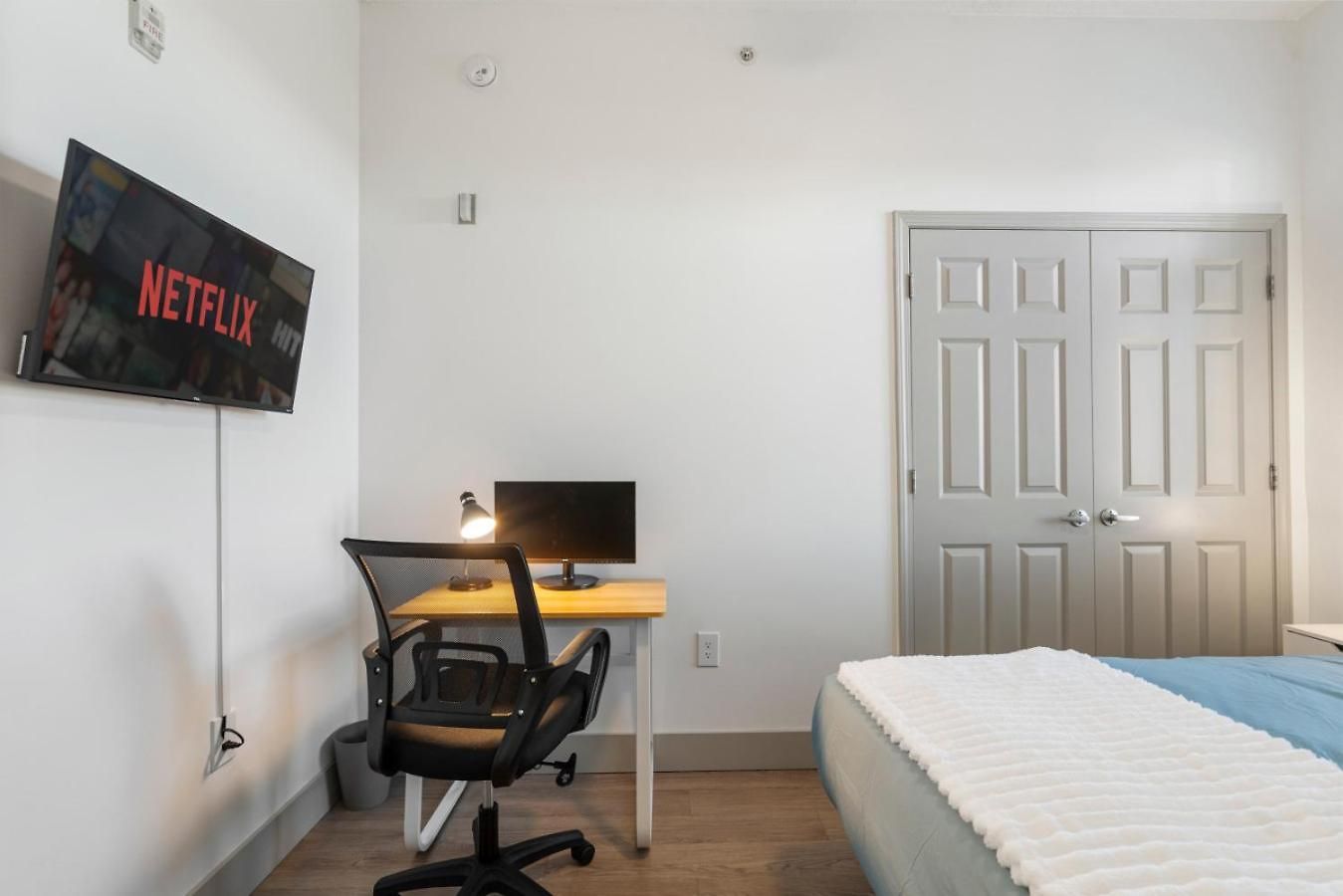 Apartment Cozy Charm - Spacious, Parking, Balcony, Gym *