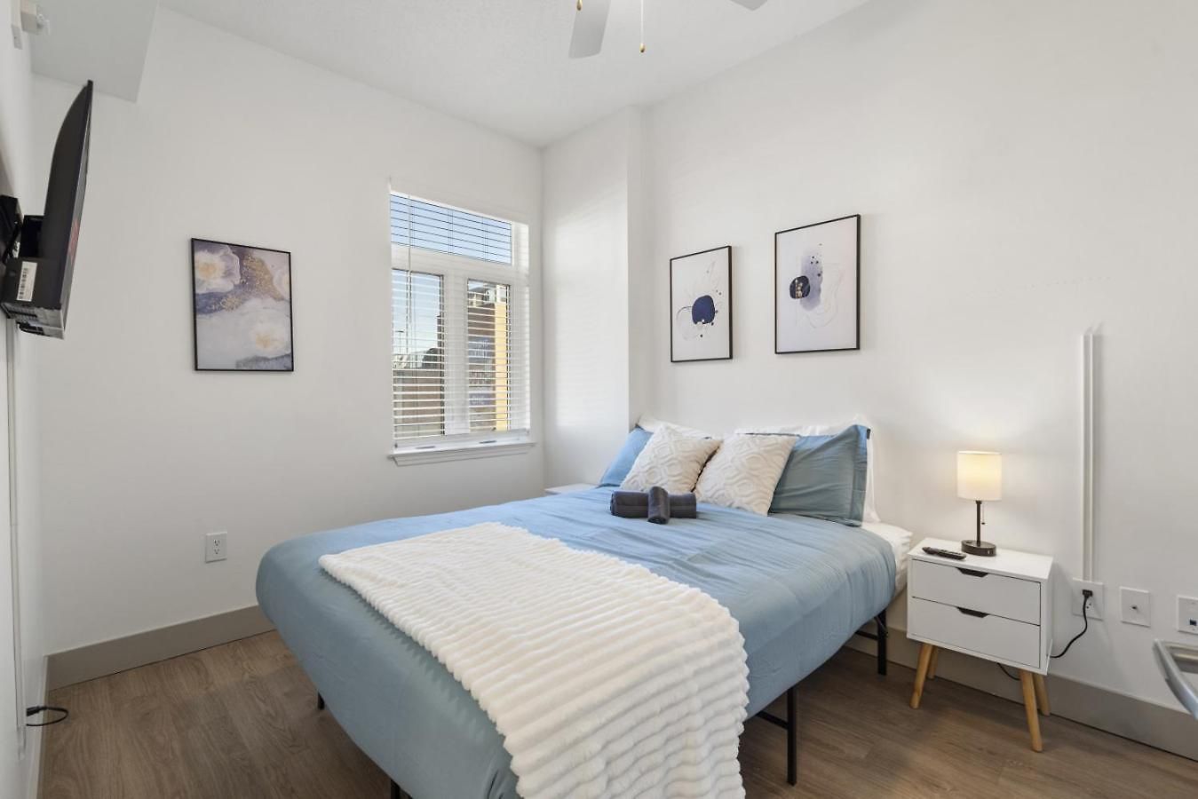 Cozy Charm - Spacious, Parking, Balcony, Gym * Charlotte