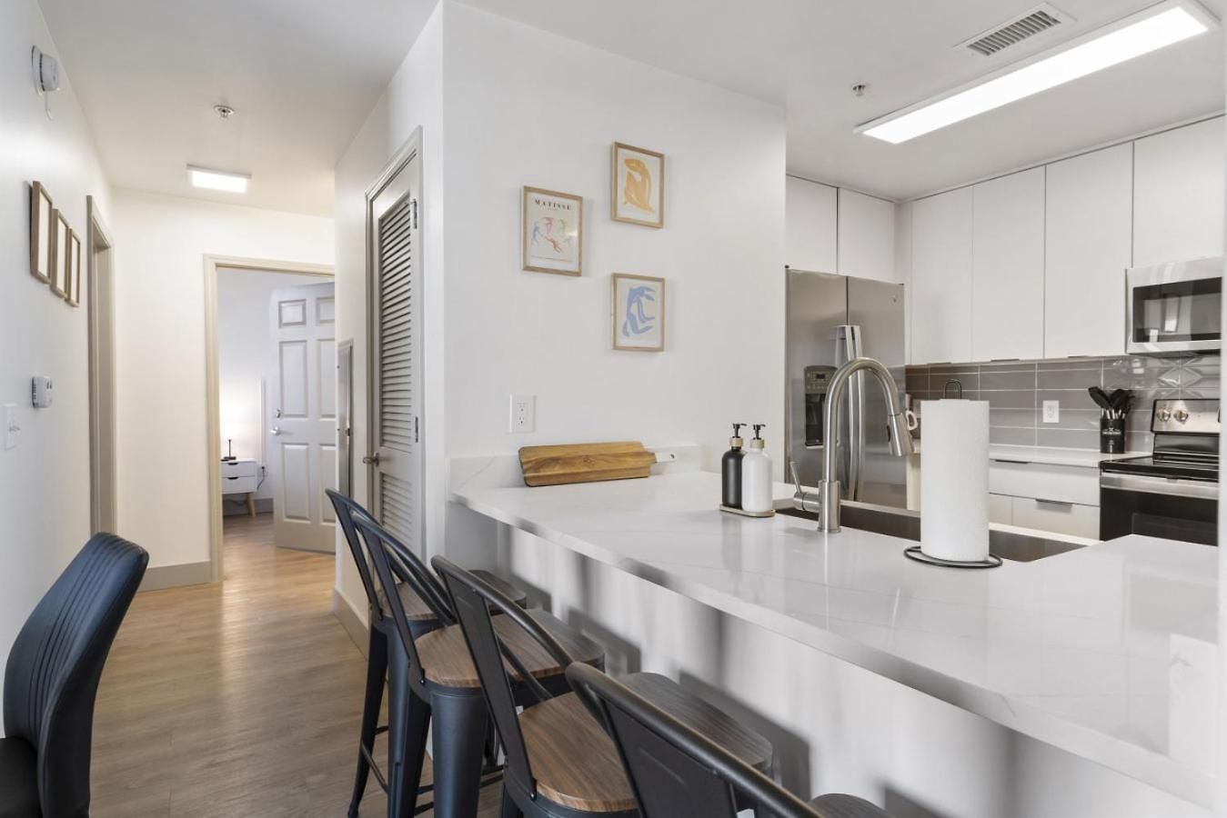 Apartment Cozy Charm - Spacious, Parking, Balcony, Gym Charlotte