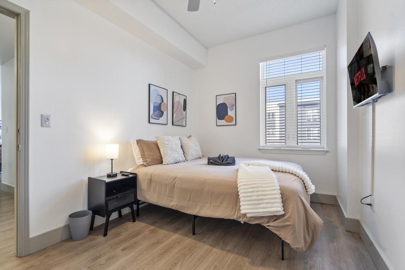 Apartment Bright Uptown Bliss - Free Parking, Walkable, Views *