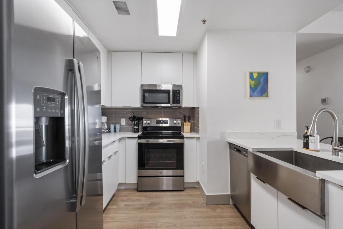 Bright Uptown Bliss - Free Parking, Walkable, Views Charlotte