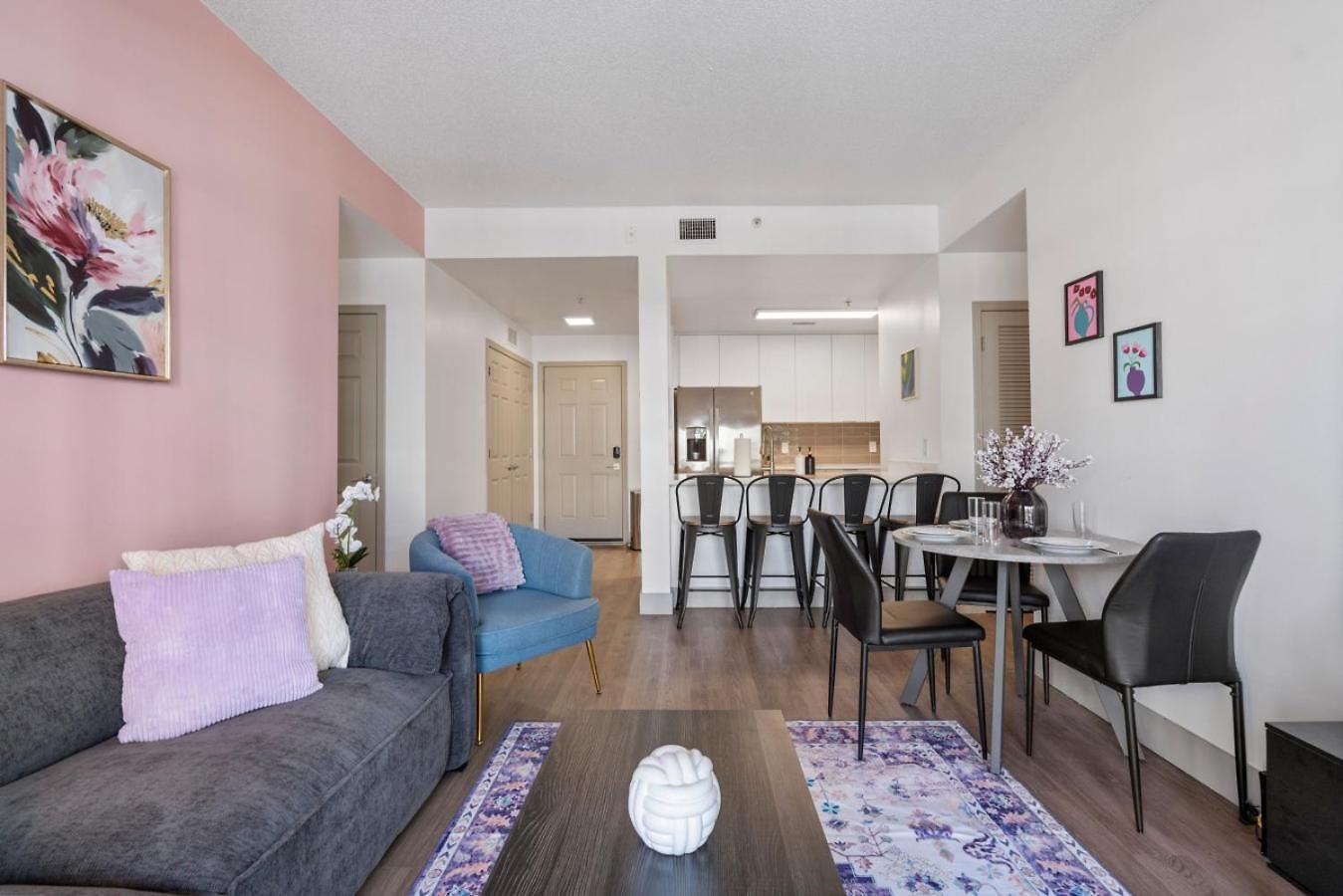 Apartment Bright Uptown Bliss - Free Parking, Walkable, Views Charlotte