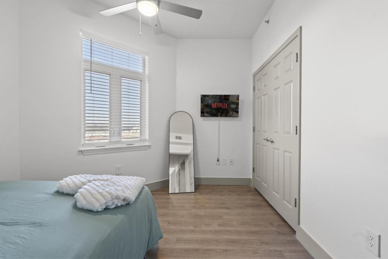 Urban Oasis - Balcony, Free Parking, Views, Gym