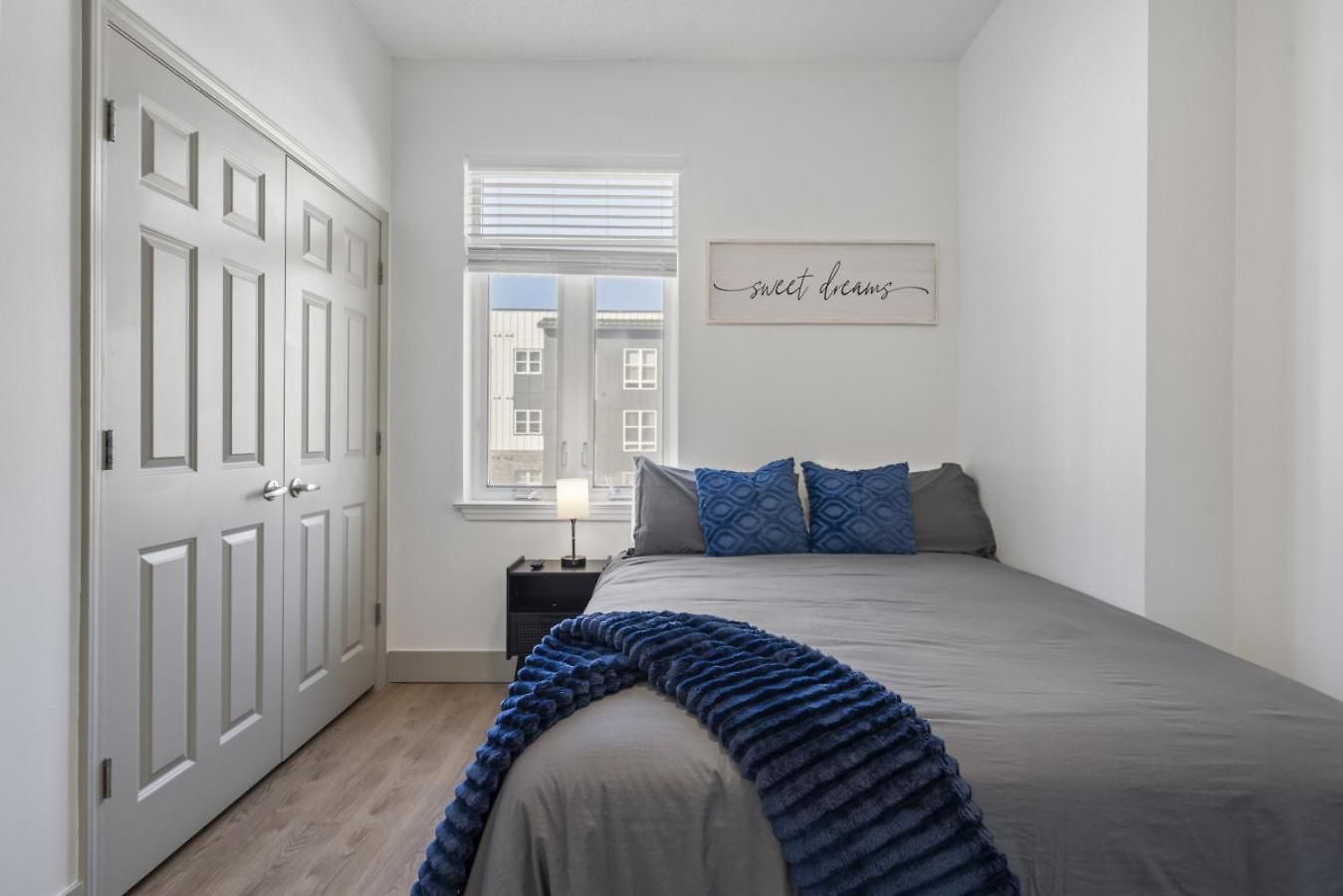 Urban Oasis - Balcony, Free Parking, Views, Gym Apartment *