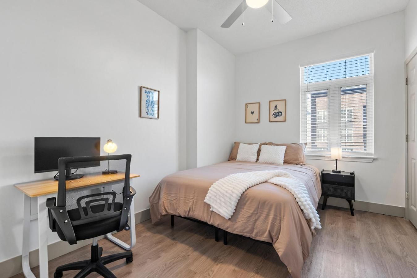 Apartment Urban Oasis - Balcony, Free Parking, Views, Gym