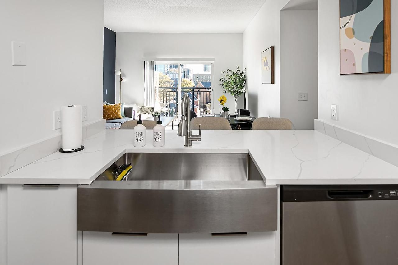 Carolina Blue - Stunning Views, Free Parking And Wifi Charlotte