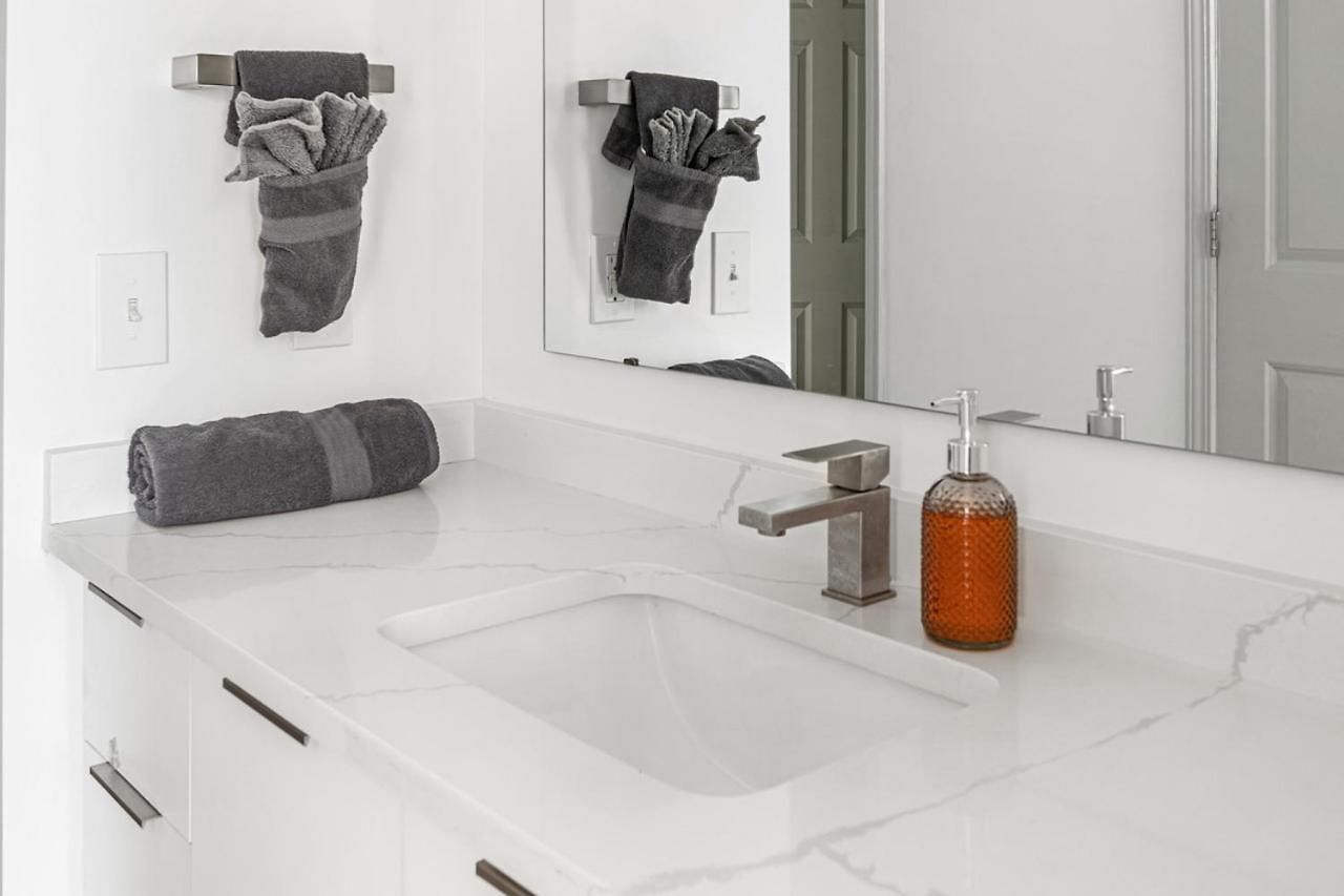 Carolina Blue - Stunning Views, Free Parking And Wifi * Charlotte