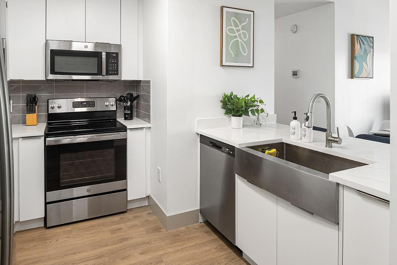 Urban Retreat - Free Parking, Wifi, Walk To Stadium Apartment Charlotte