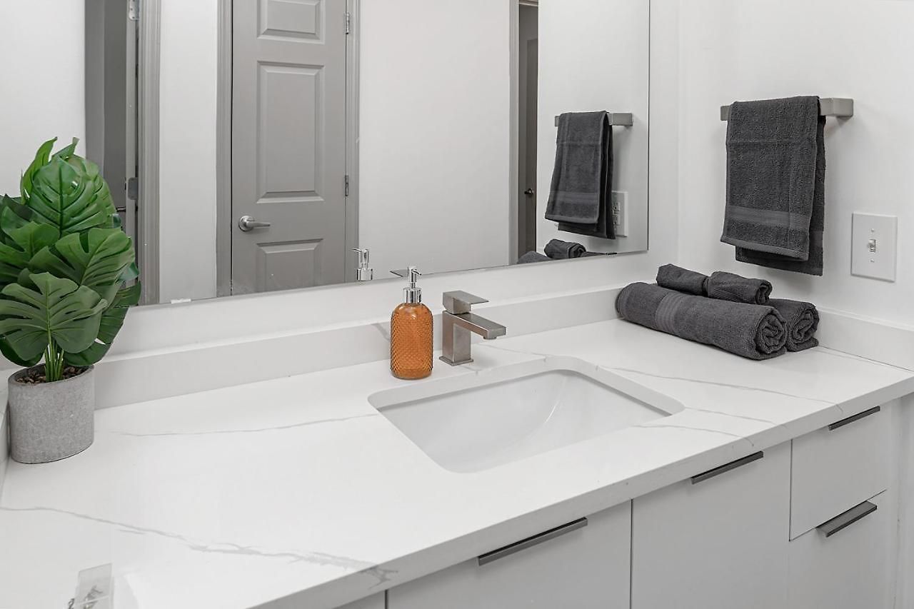 Apartment Urban Retreat - Free Parking, Wifi, Walk To Stadium *