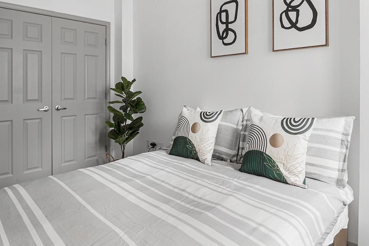 Urban Retreat - Free Parking, Wifi, Walk To Stadium Charlotte