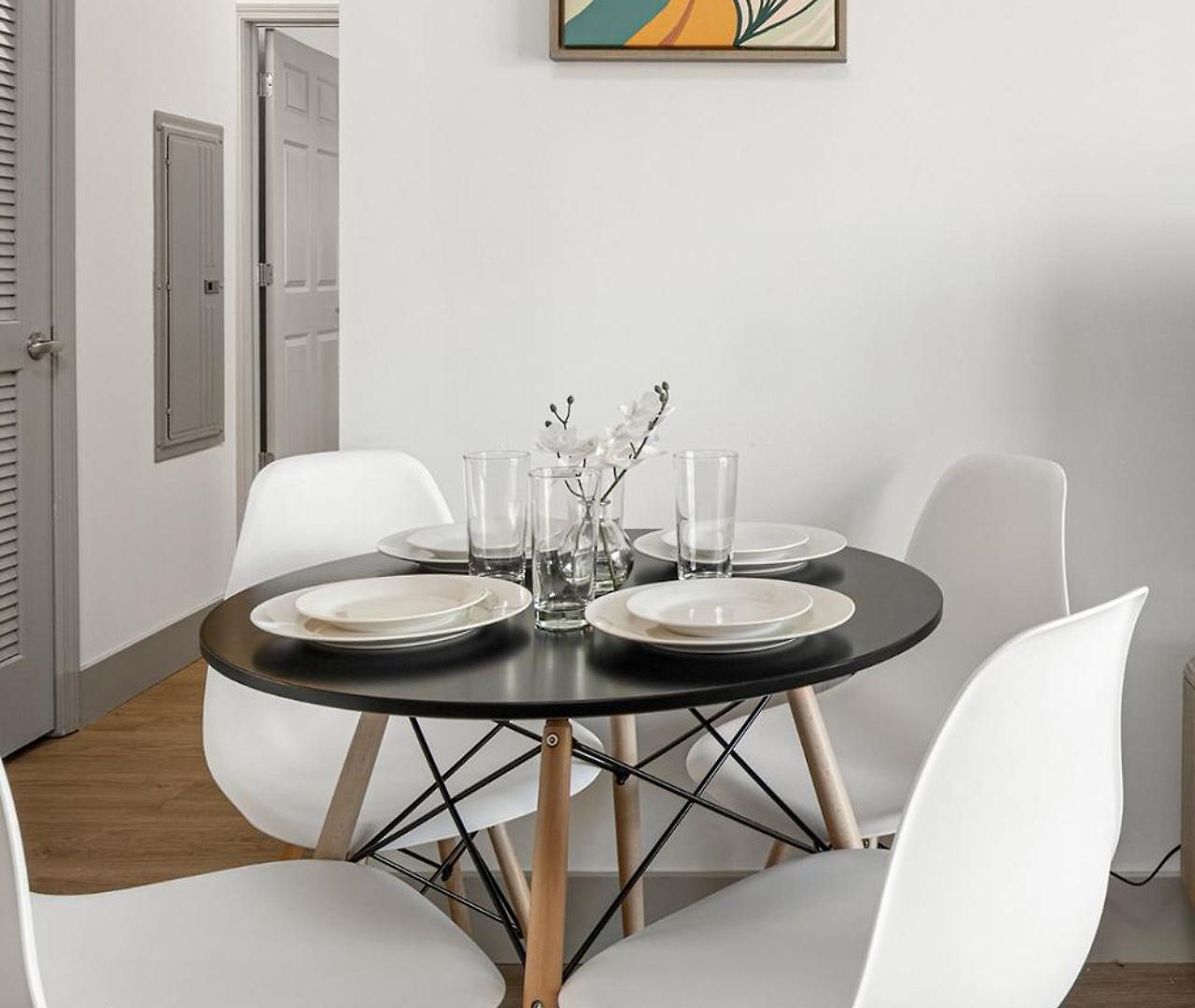 Urban Retreat - Free Parking, Wifi, Walk To Stadium