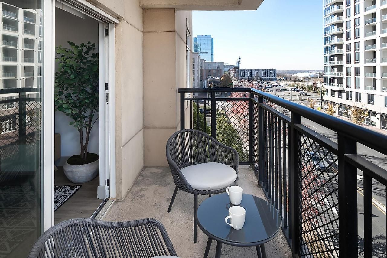 Urban Retreat - Free Parking, Wifi, Walk To Stadium Apartment Charlotte