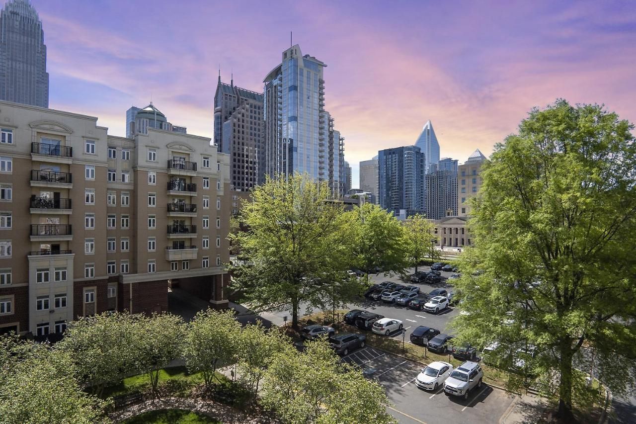 Midnight Marvel - Amazing Views, Free Parking Apartment