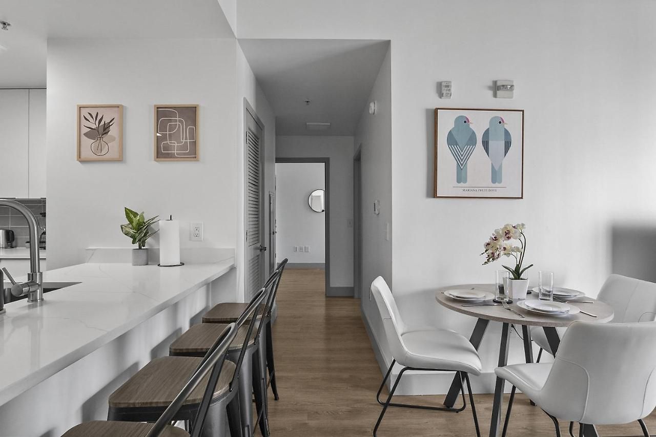 Cozy Urban Getaway - Free Parking, Gym, Stadium *