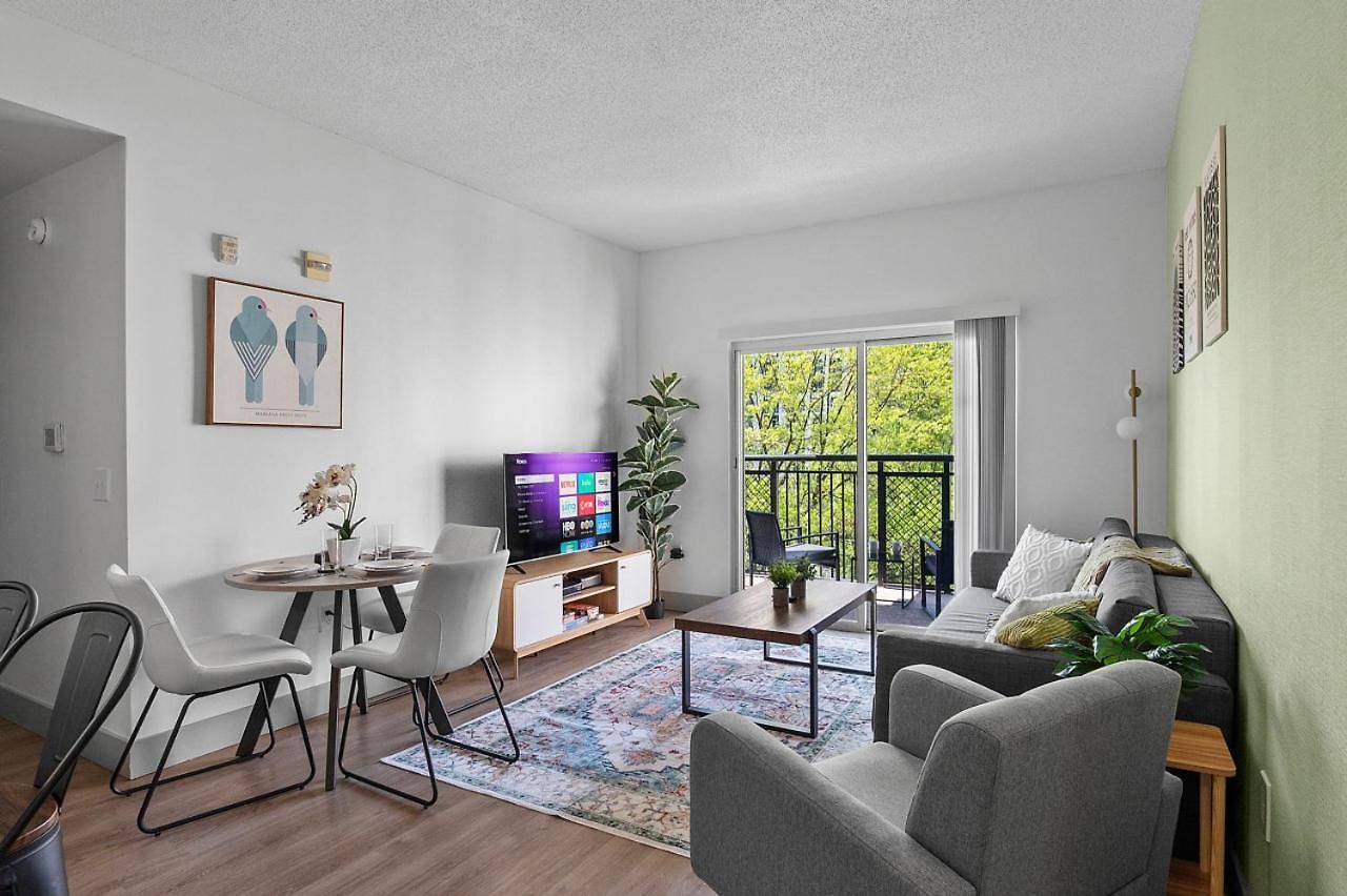 Cozy Urban Getaway - Free Parking, Gym, Stadium Apartment *