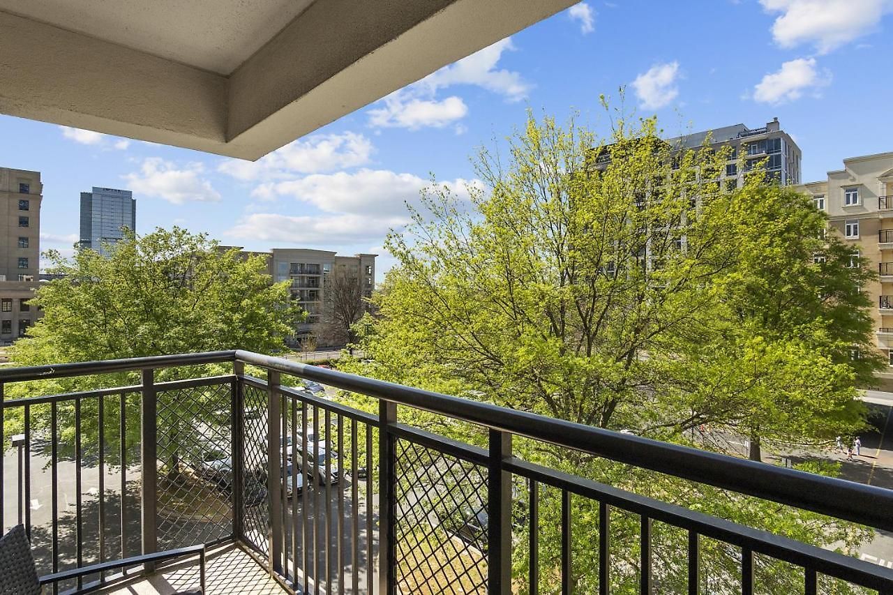 Apartment Cozy Urban Getaway - Free Parking, Gym, Stadium