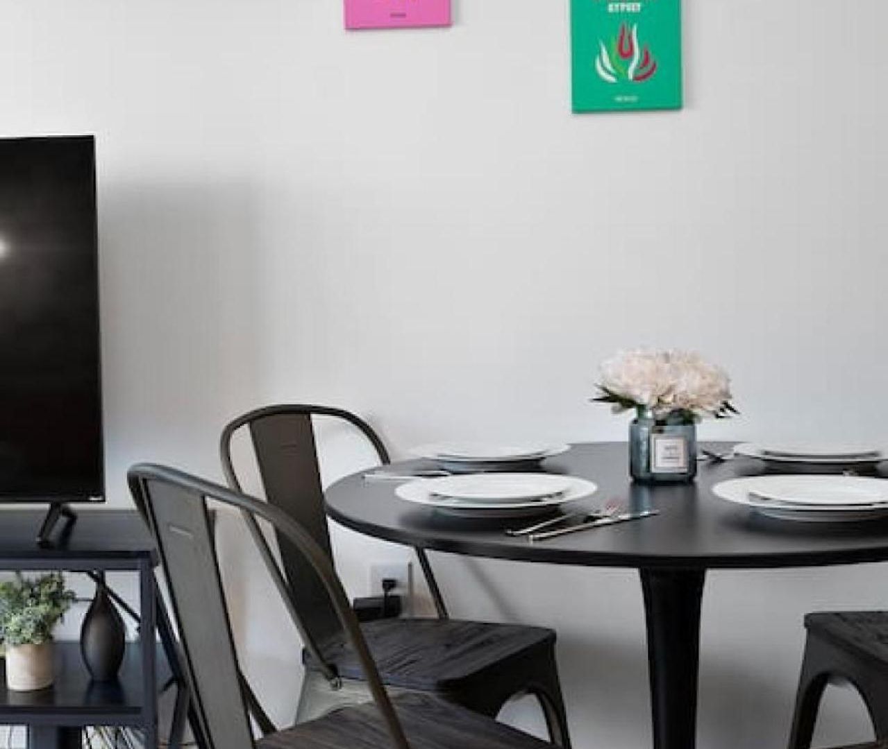 Stylish 4 Bed - 2 Mins To Stadium - Free Parking - Gym - Views Apartment