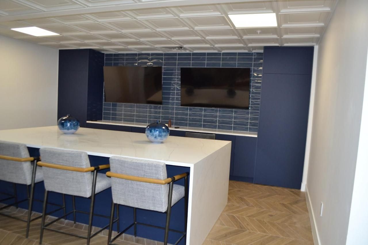 The Hornet - Cozy And Spacious 3br - Free Parking - Views - 2 Mins To Stadium Apartment
