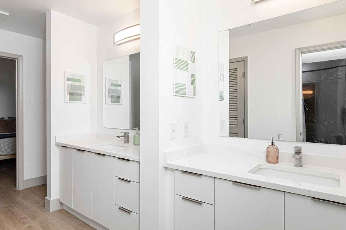 The Hornet - Cozy And Spacious 3br - Free Parking - Views - 2 Mins To Stadium Apartment Charlotte