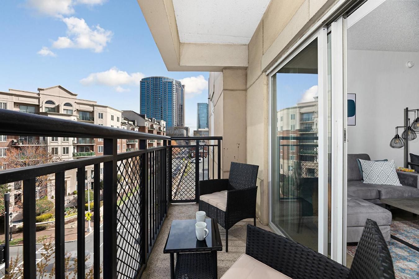 Apartment The Hornet - Cozy And Spacious 3br - Free Parking - Views - 2 Mins To Stadium