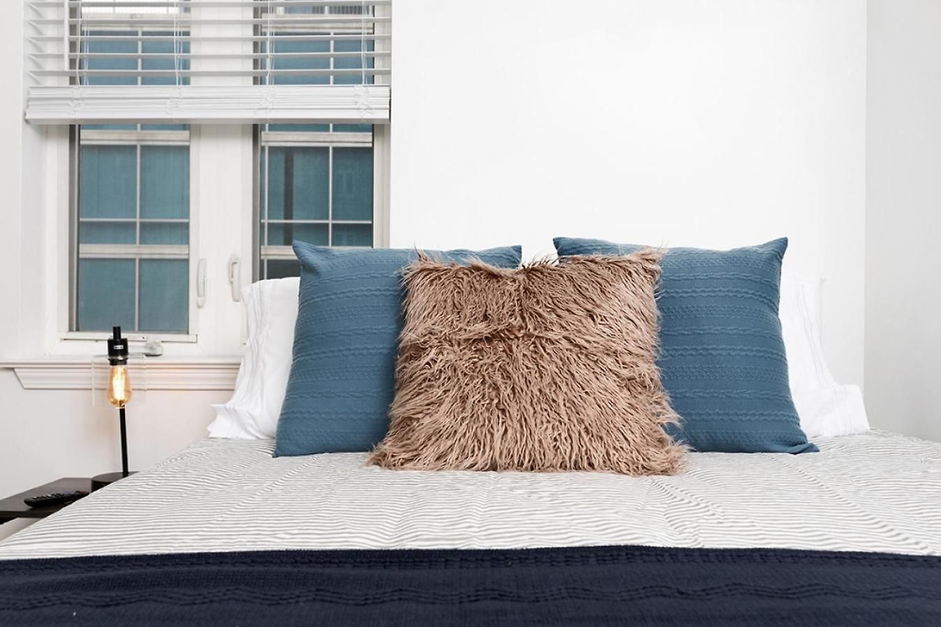 The Hornet - Cozy And Spacious 3br - Free Parking - Views - 2 Mins To Stadium Charlotte