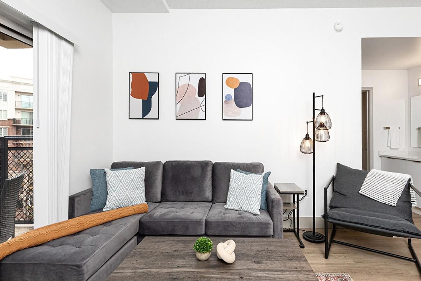 Apartment The Hornet - Cozy And Spacious 3br - Free Parking - Views - 2 Mins To Stadium *