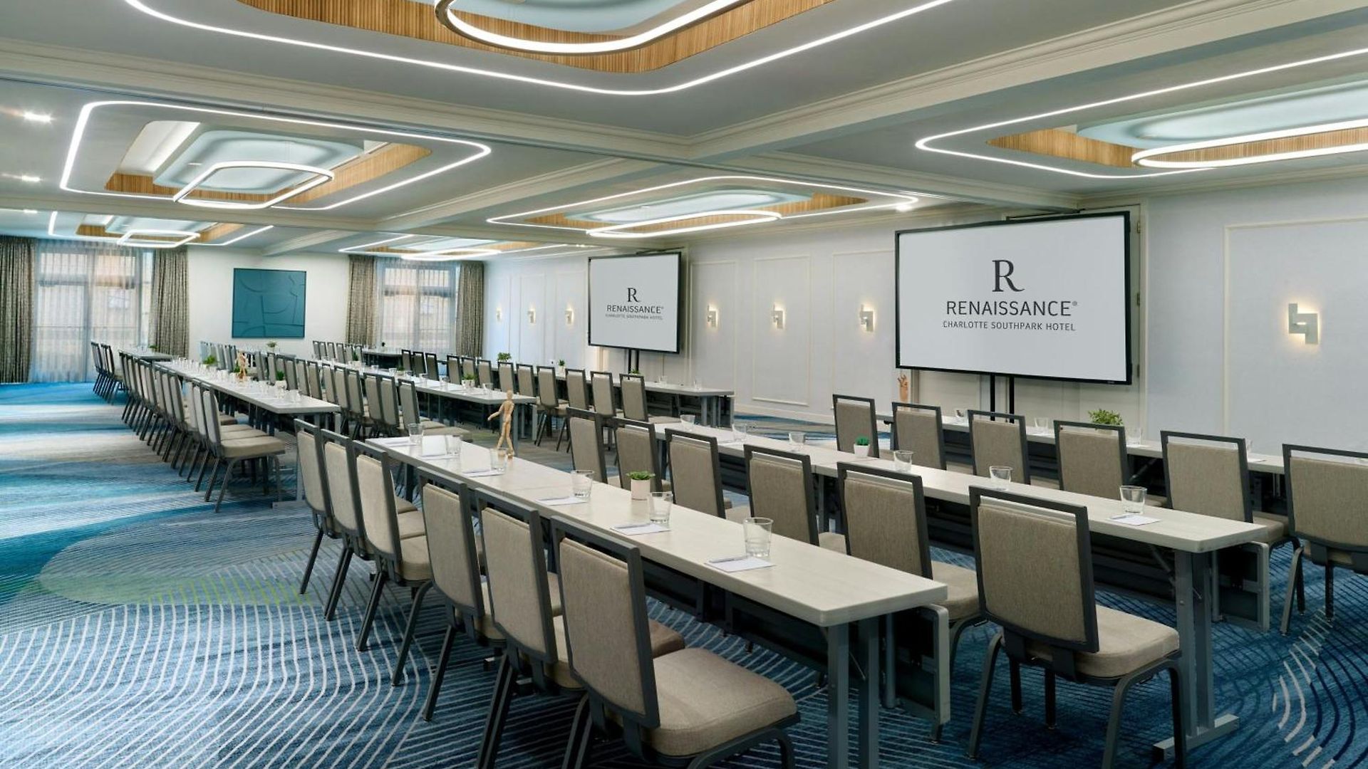 Renaissance Southpark 4*