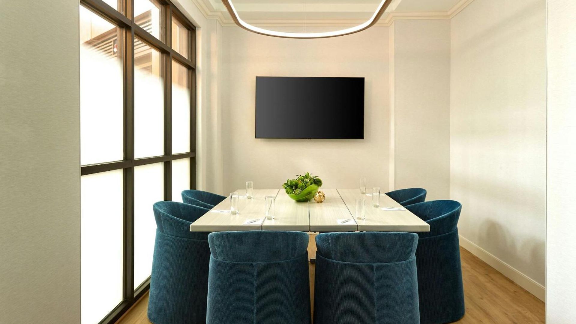 Renaissance Southpark Hotel 4*