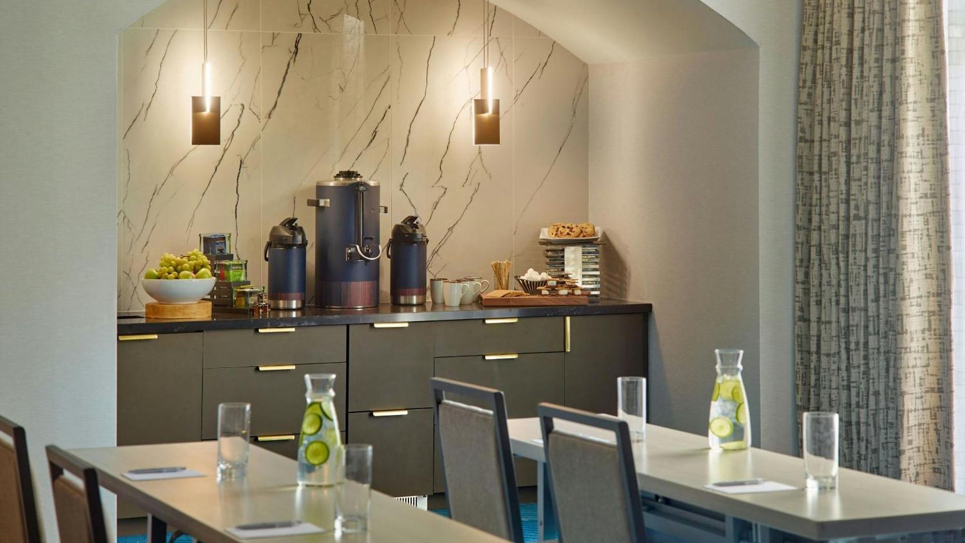 Hotel Renaissance Southpark 4*