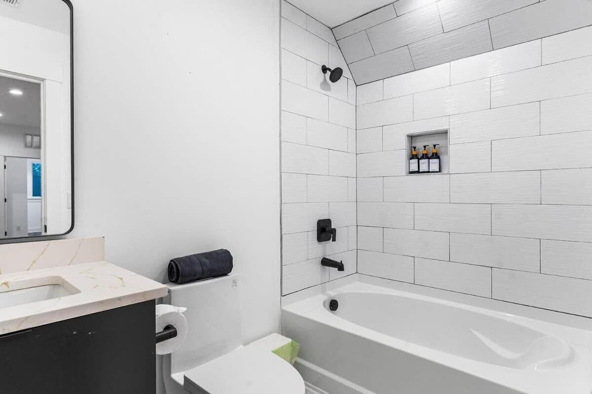 Charlotte's Modern Luxe - Your Stylish Haven * Charlotte