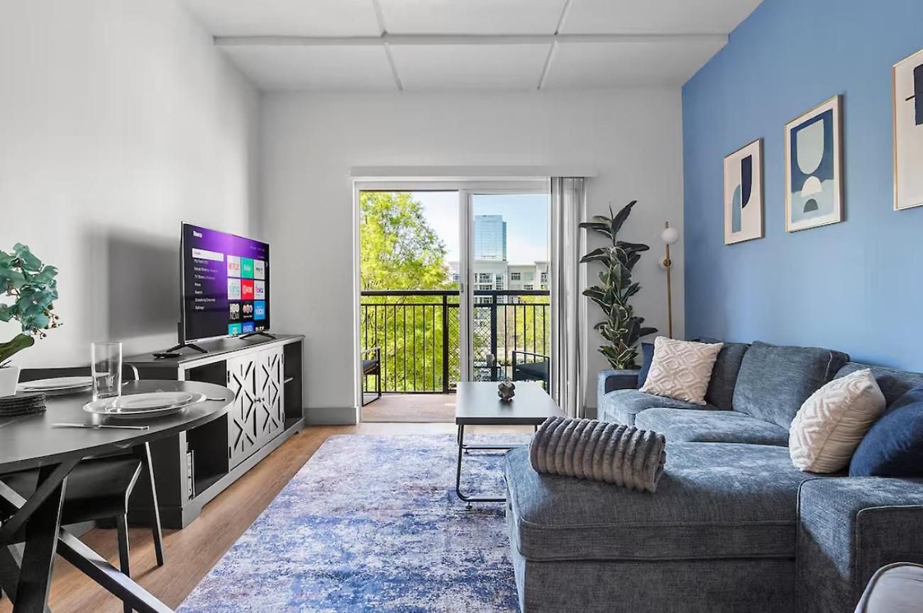 Beautiful Blue Spacious Free Parking View Gym Apartment Charlotte