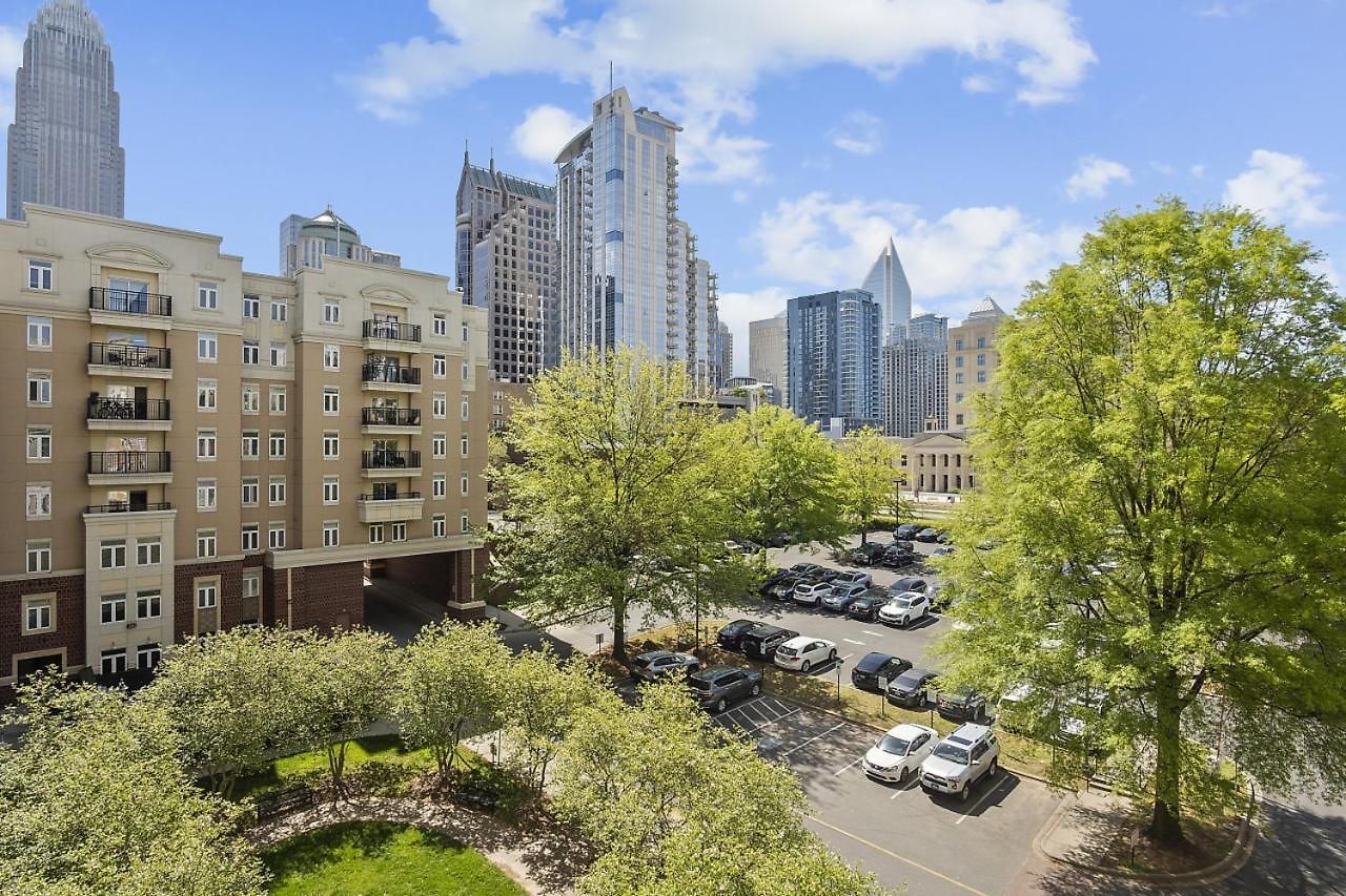 Apartment Beautiful Blue Spacious Free Parking View Gym Charlotte