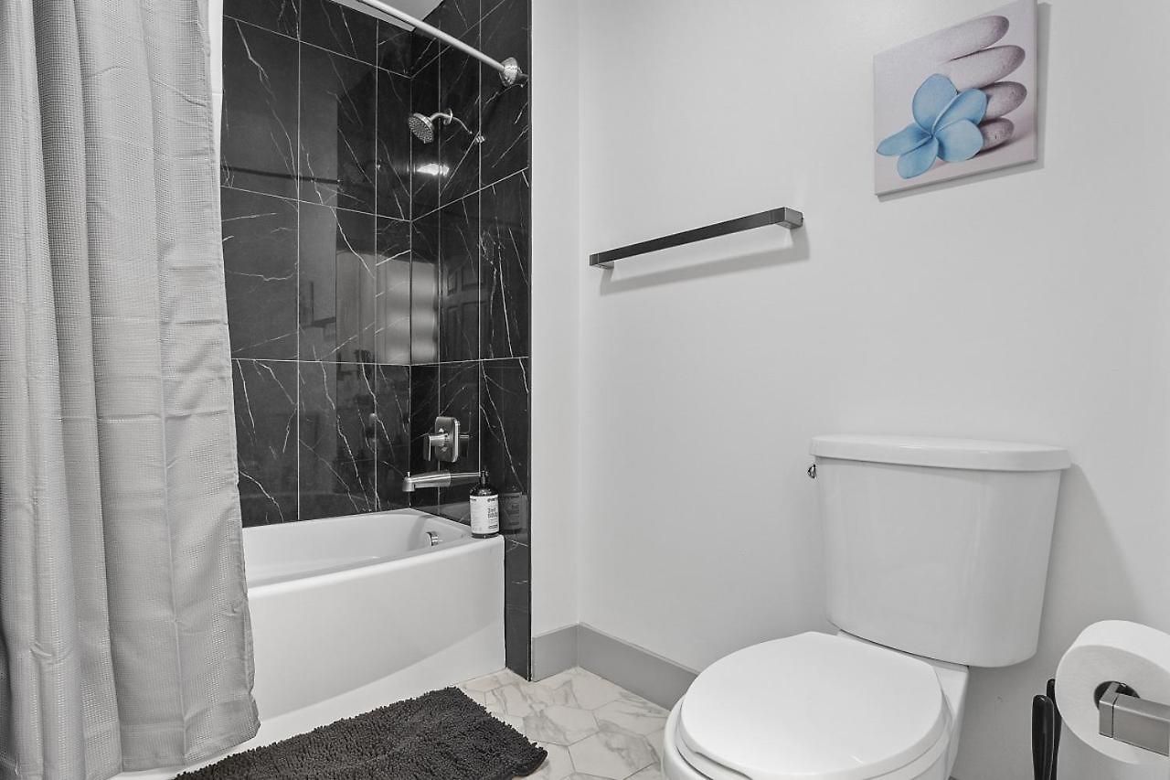 Beautiful Blue Spacious Free Parking View Gym Apartment