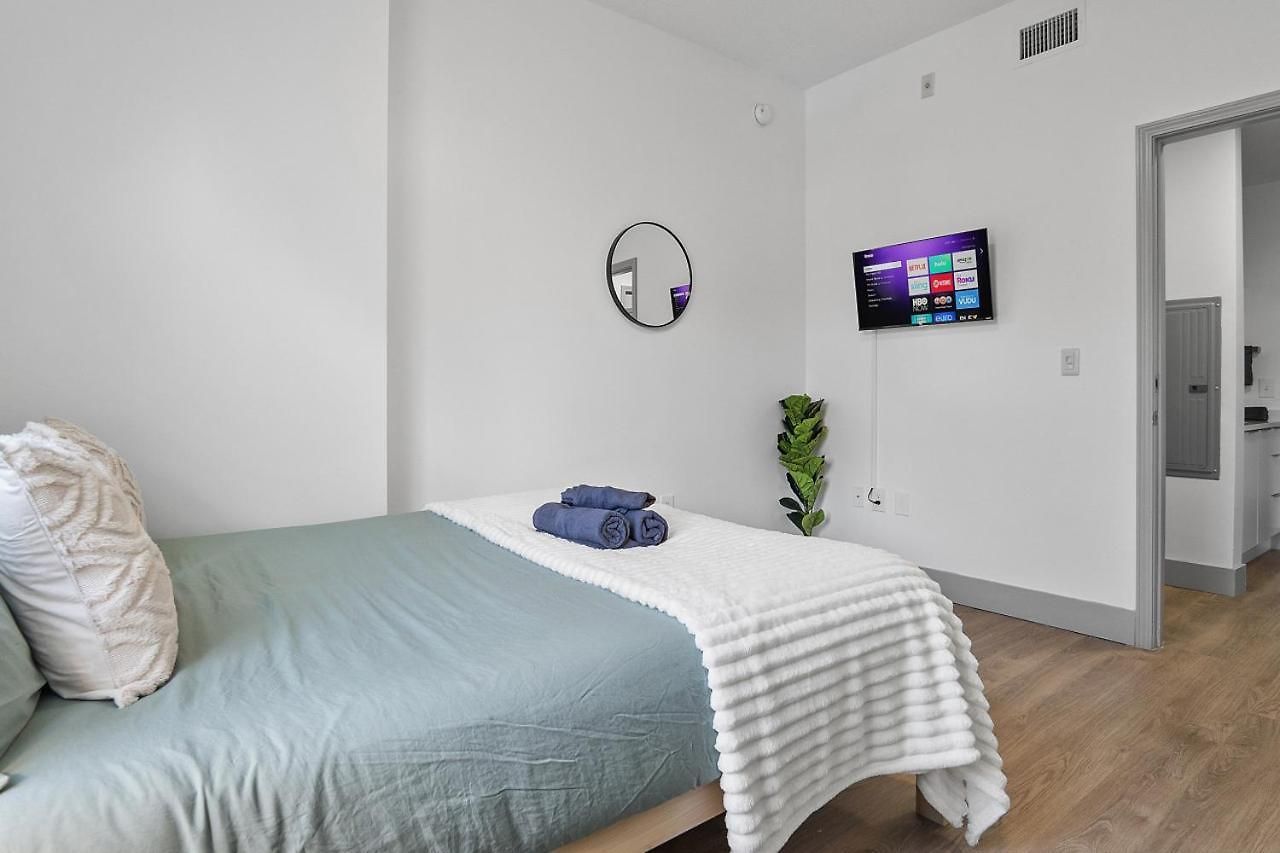 Beautiful Blue Spacious Free Parking View Gym Apartment