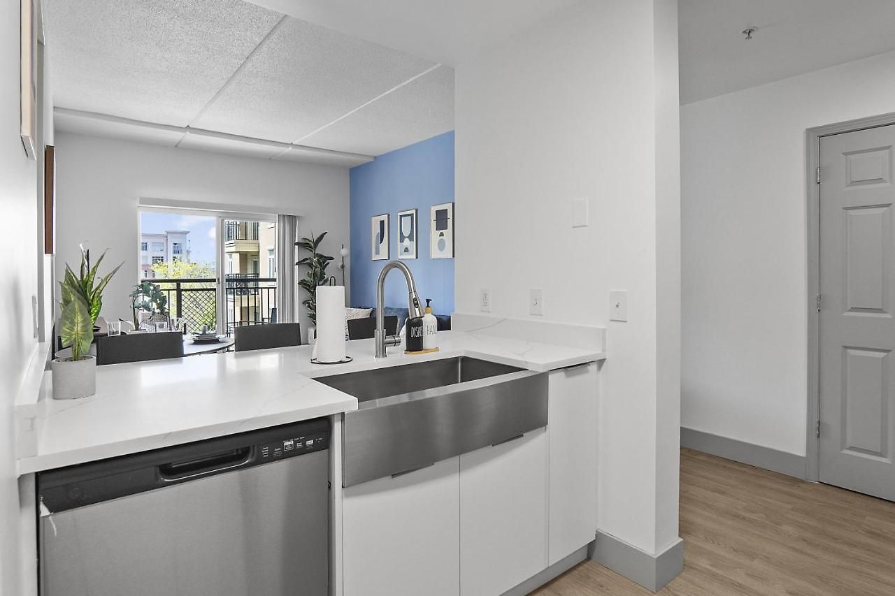 Apartment Beautiful Blue Spacious Free Parking View Gym