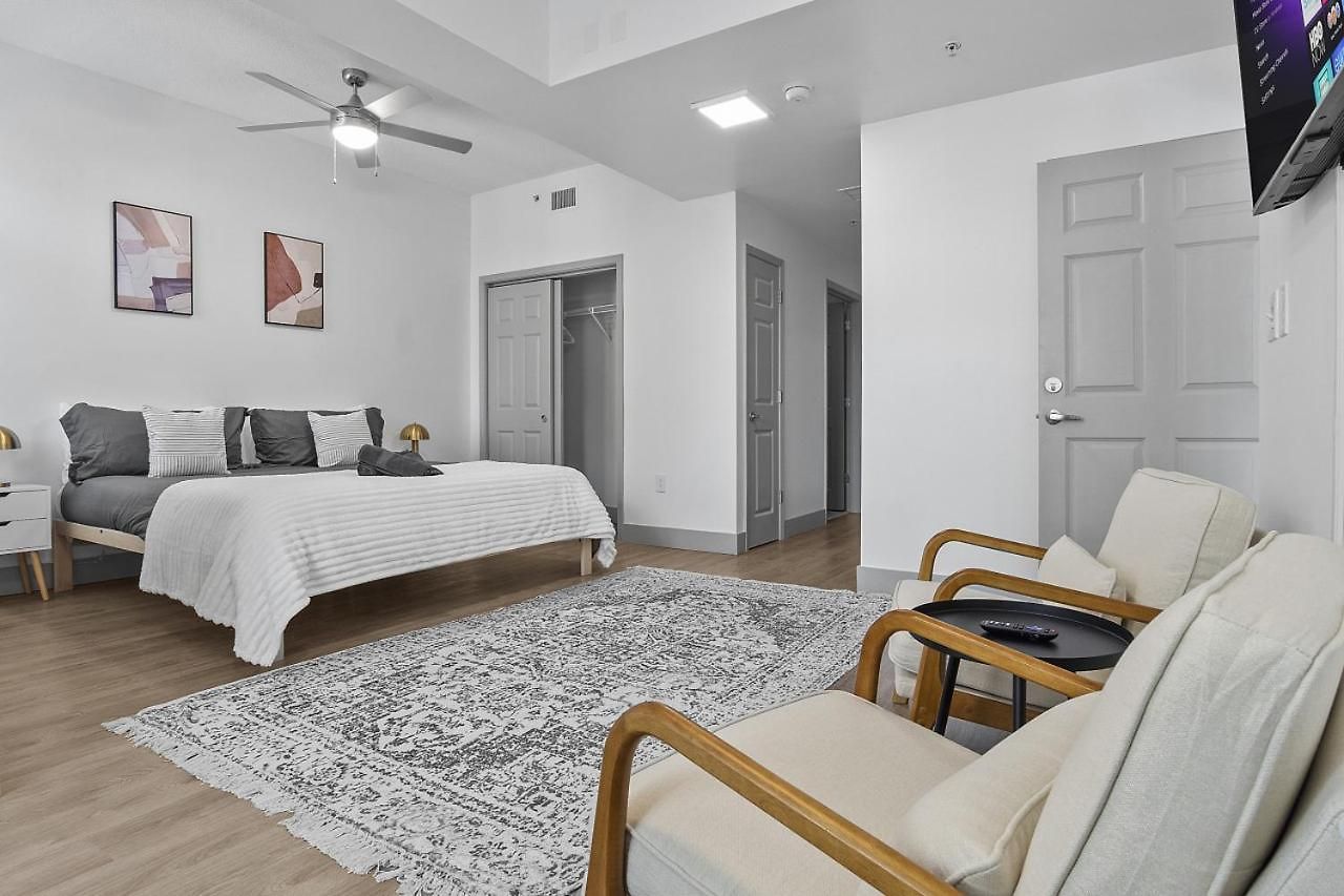 Apartment Beautiful Blue Spacious Free Parking View Gym
