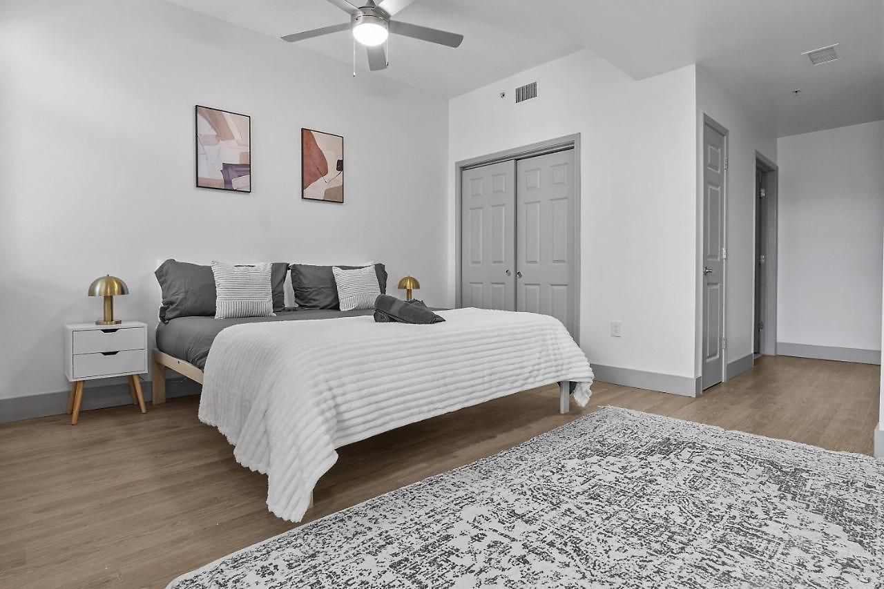 Apartment Beautiful Blue Spacious Free Parking View Gym