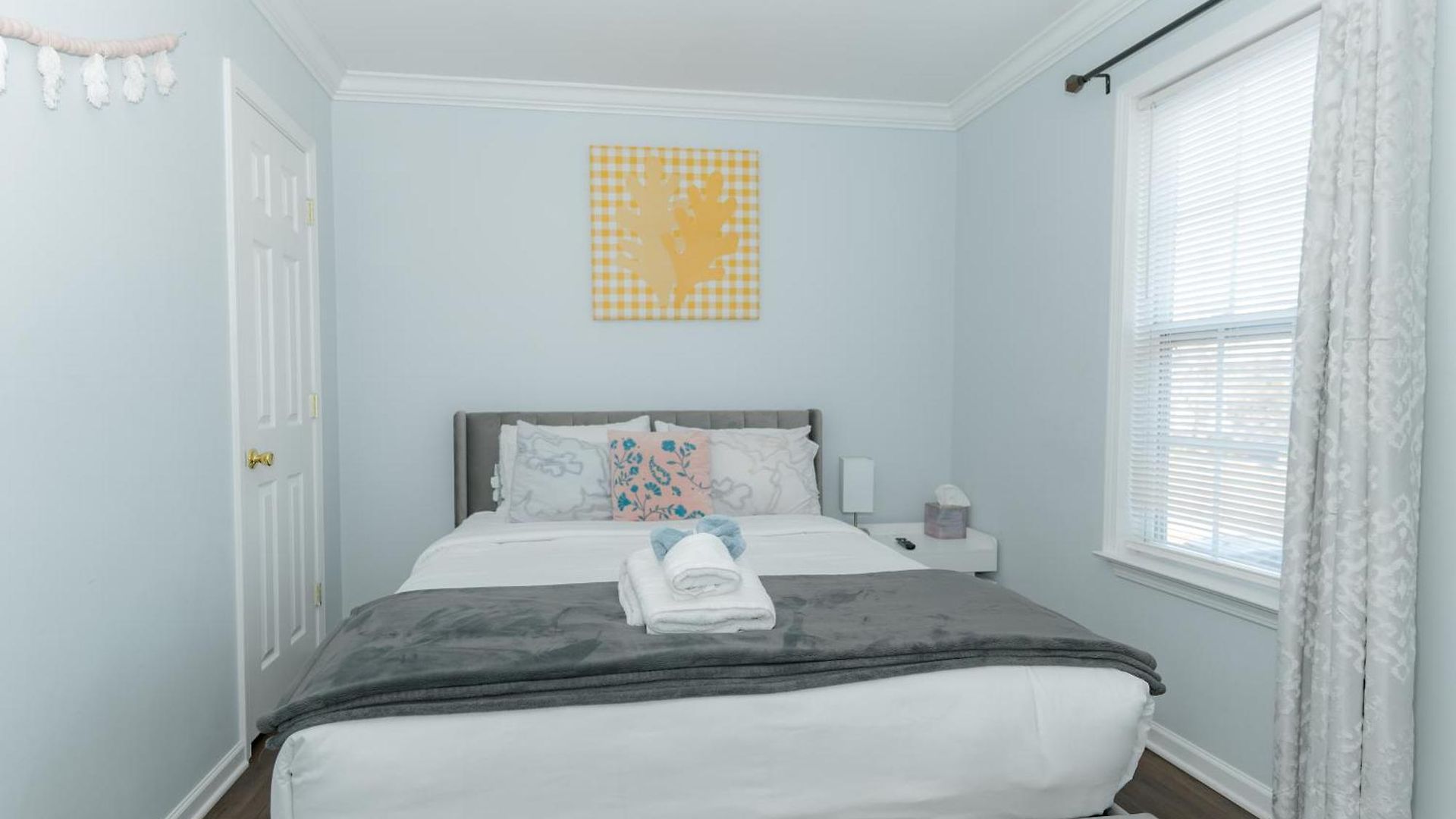 Holiday home Downtown Gem With Fenced Yard, Bbq Grill And Firepit Charlotte