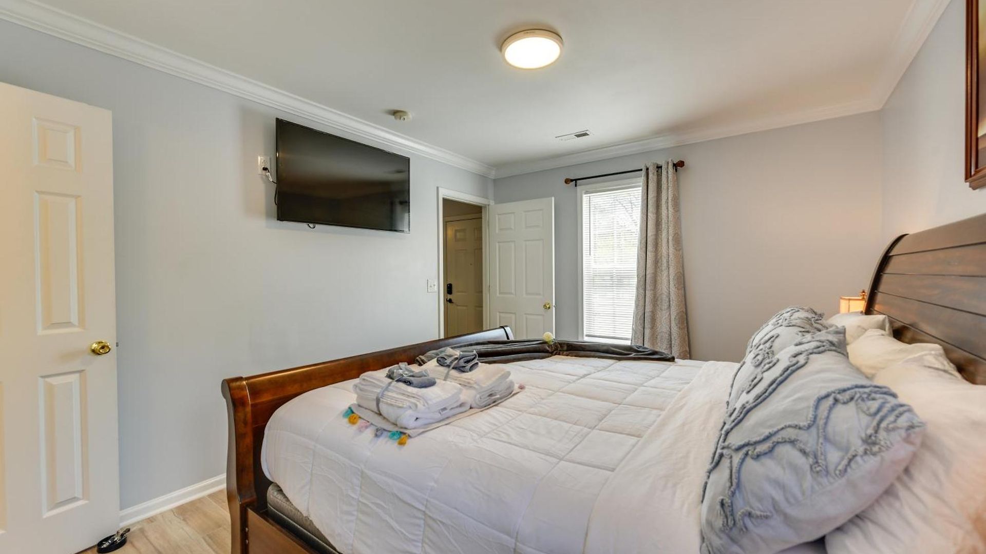 Downtown Gem With Fenced Yard, Bbq Grill And Firepit