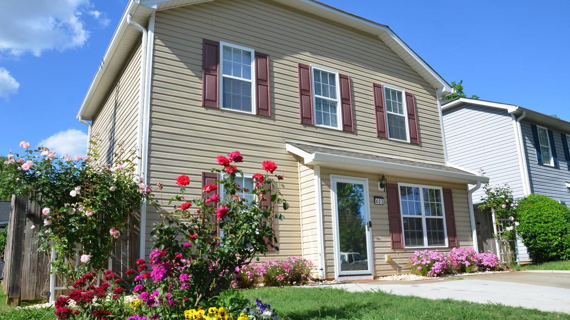 Holiday home Downtown Gem With Fenced Yard, Bbq Grill And Firepit *