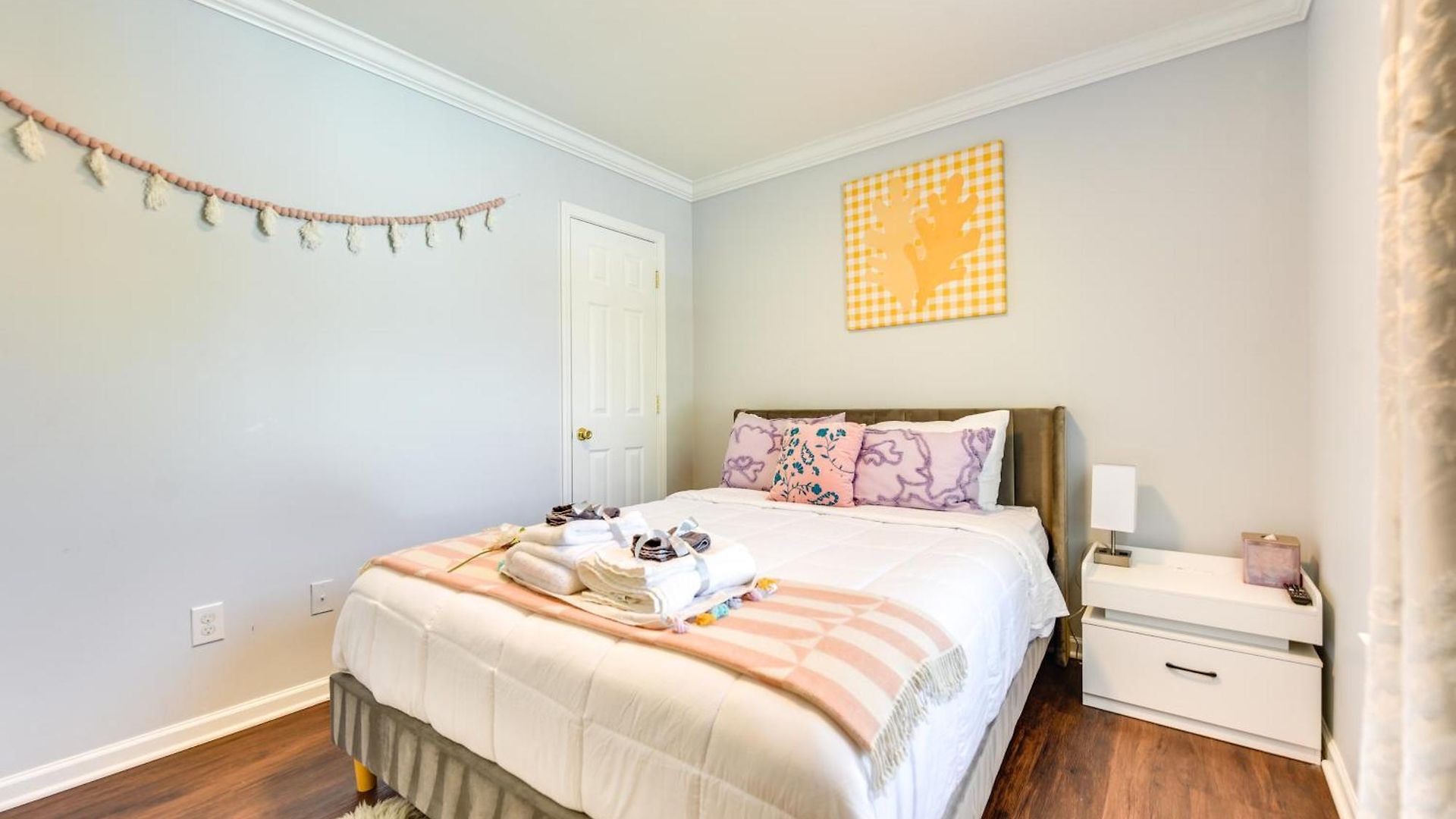 Holiday home Downtown Gem With Fenced Yard, Bbq Grill And Firepit Charlotte
