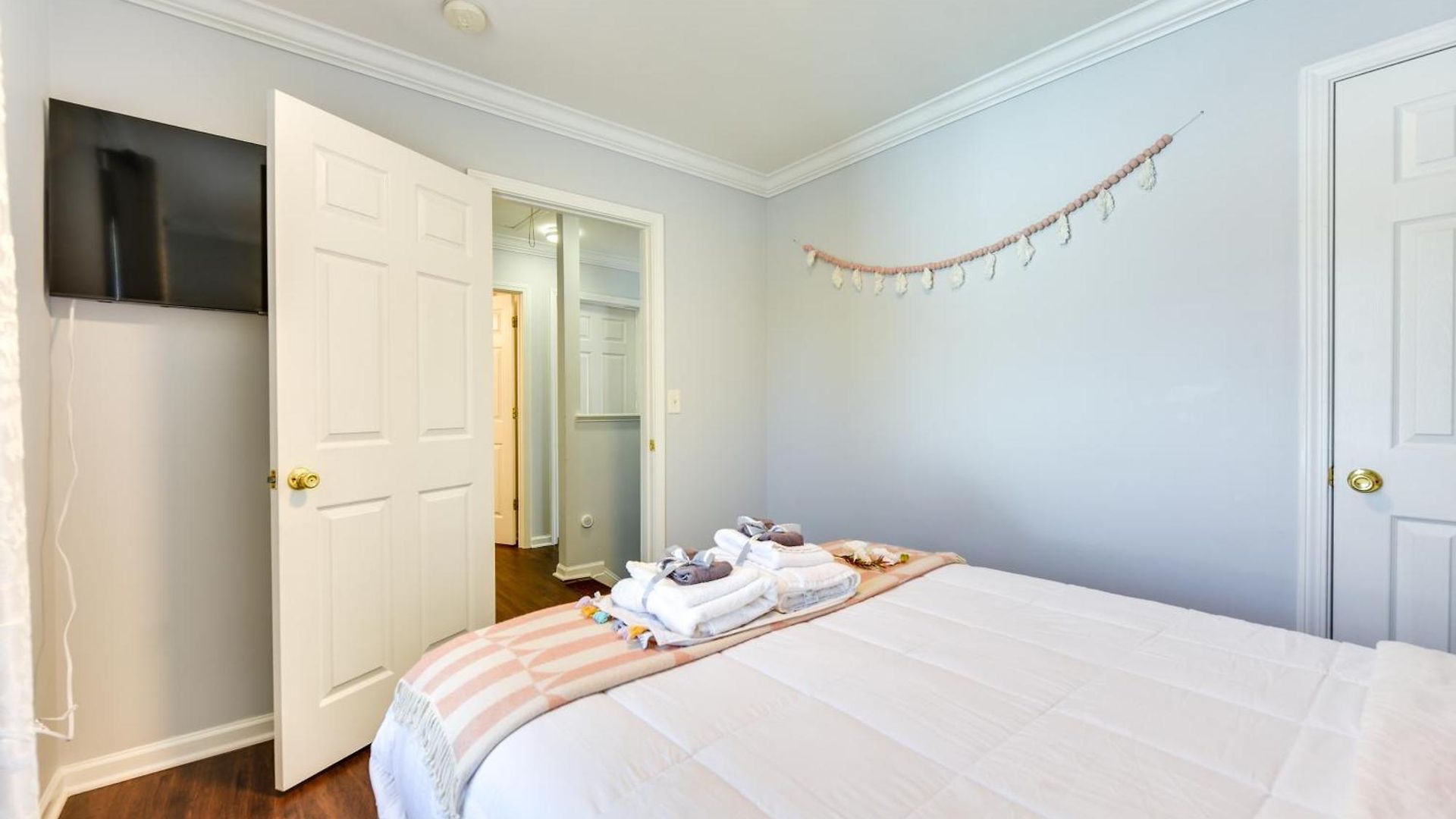 Downtown Gem With Fenced Yard, Bbq Grill And Firepit