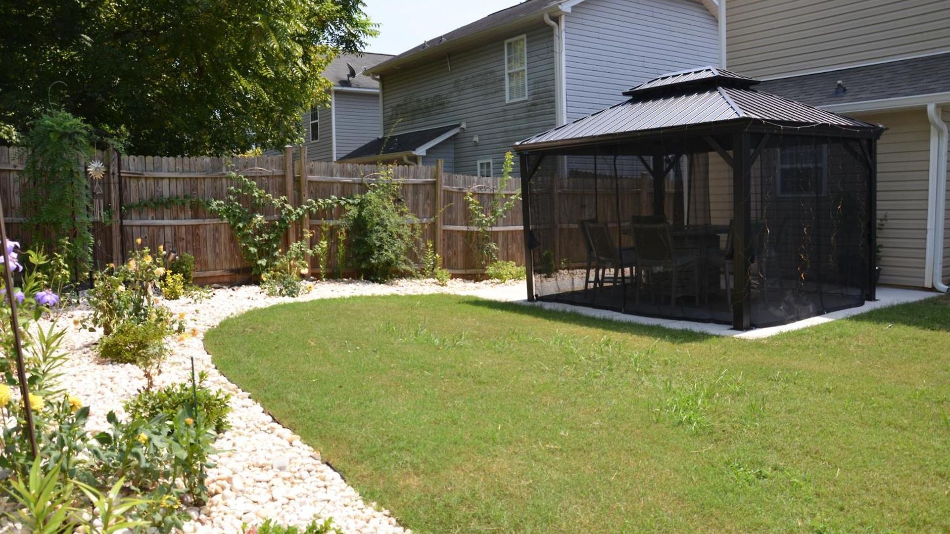Holiday home Downtown Gem With Fenced Yard, Bbq Grill And Firepit